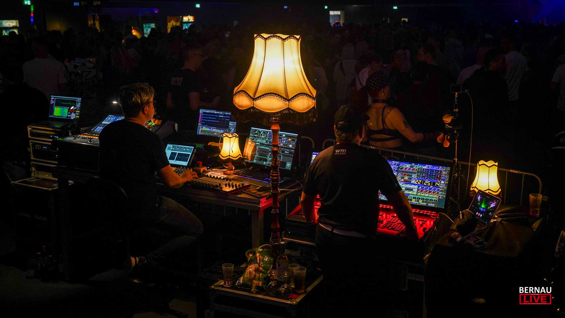 Full House in Bernau: Das Beben der Rave Nation & das Brüllen von HeavySaurus! 19 Bernau LIVE