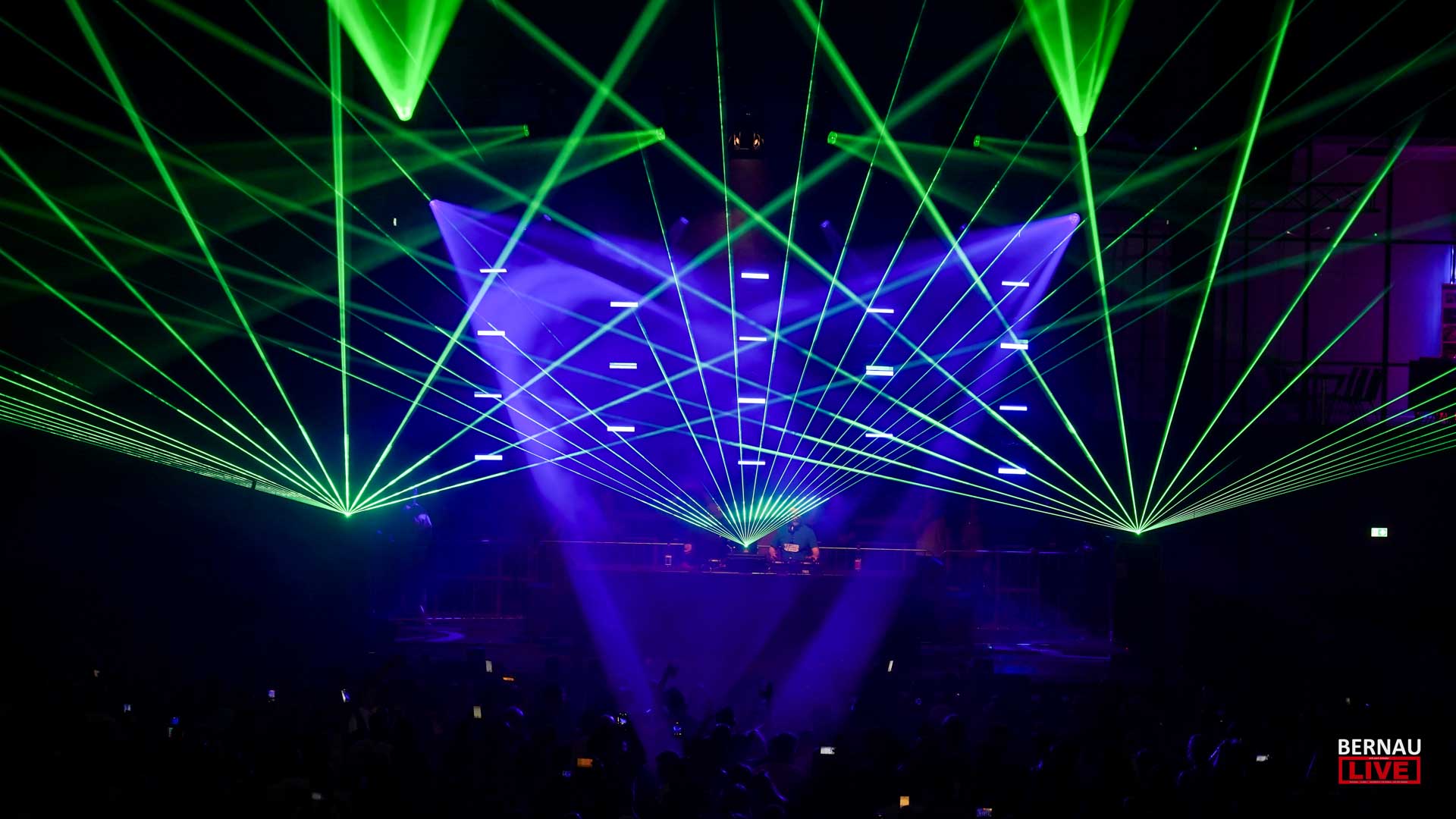 Full House in Bernau: Das Beben der Rave Nation & das Brüllen von HeavySaurus! 17 Bernau LIVE