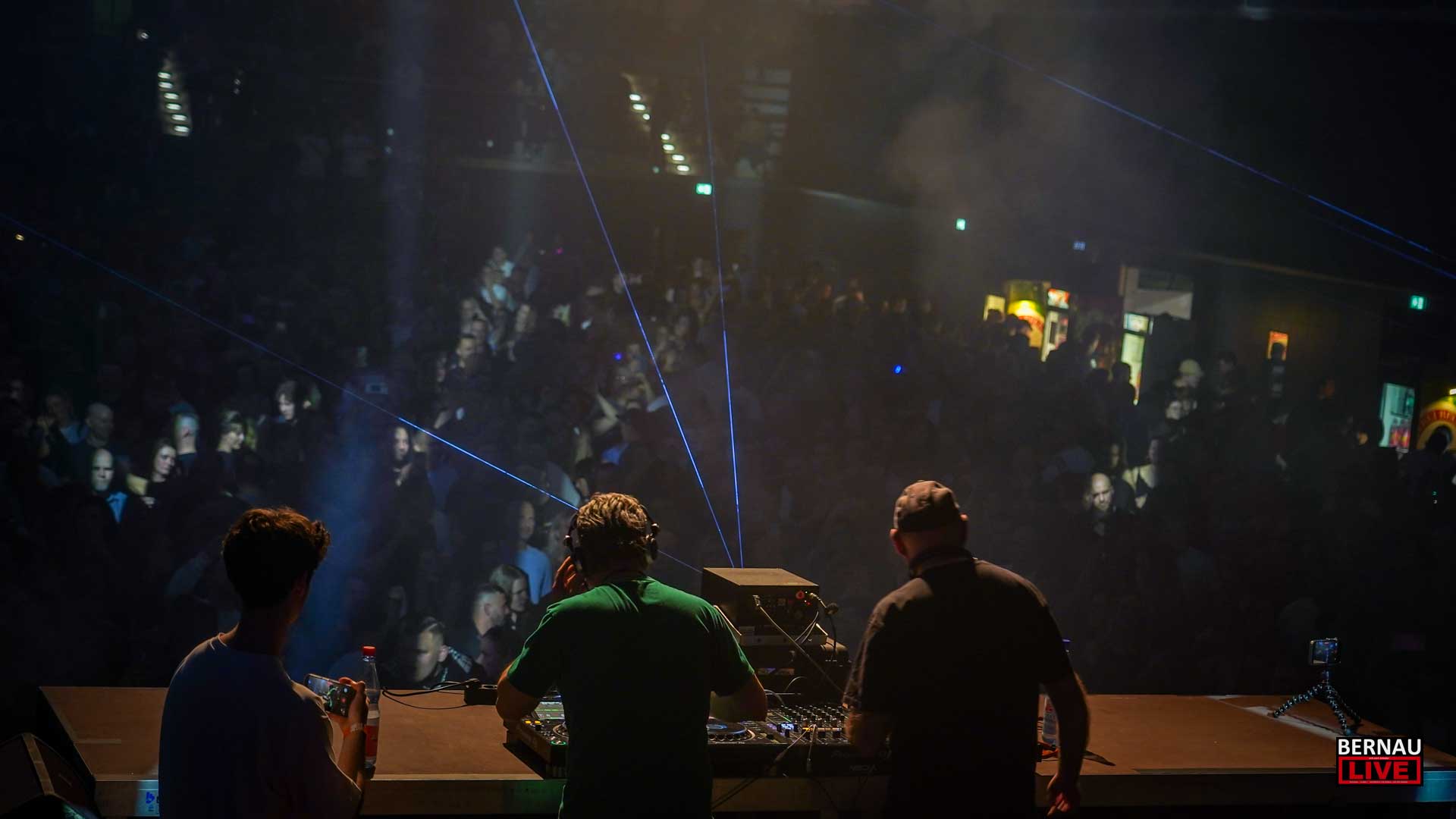 Full House in Bernau: Das Beben der Rave Nation & das Brüllen von HeavySaurus! 15 Bernau LIVE