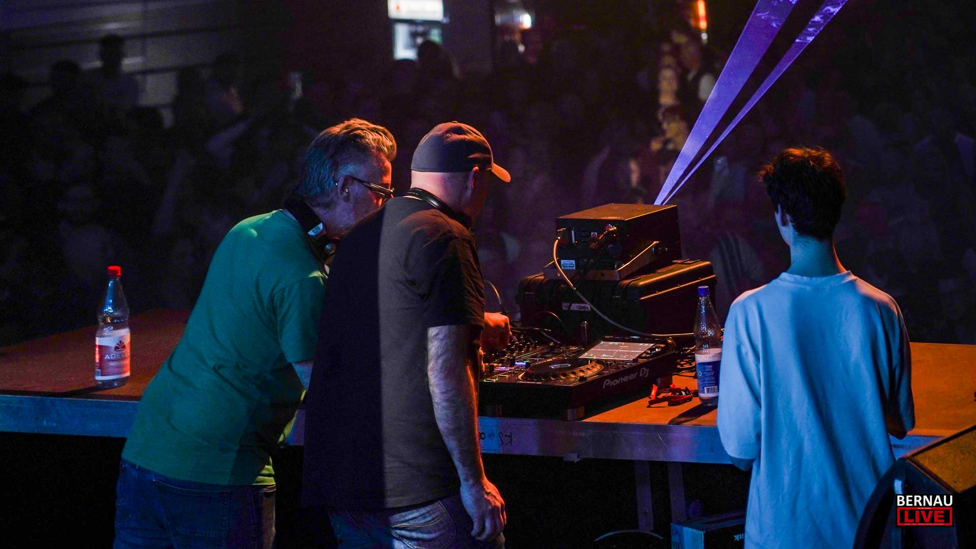 Full House in Bernau: Das Beben der Rave Nation & das Brüllen von HeavySaurus! 14 Bernau LIVE