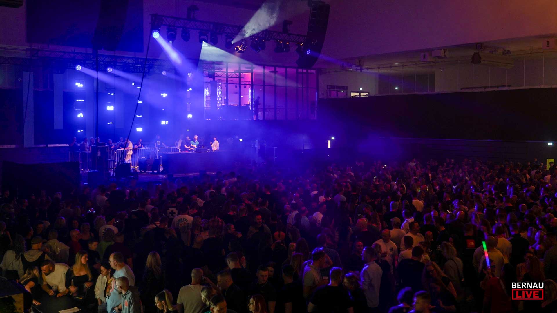 Full House in Bernau: Das Beben der Rave Nation & das Brüllen von HeavySaurus! 10 Bernau LIVE