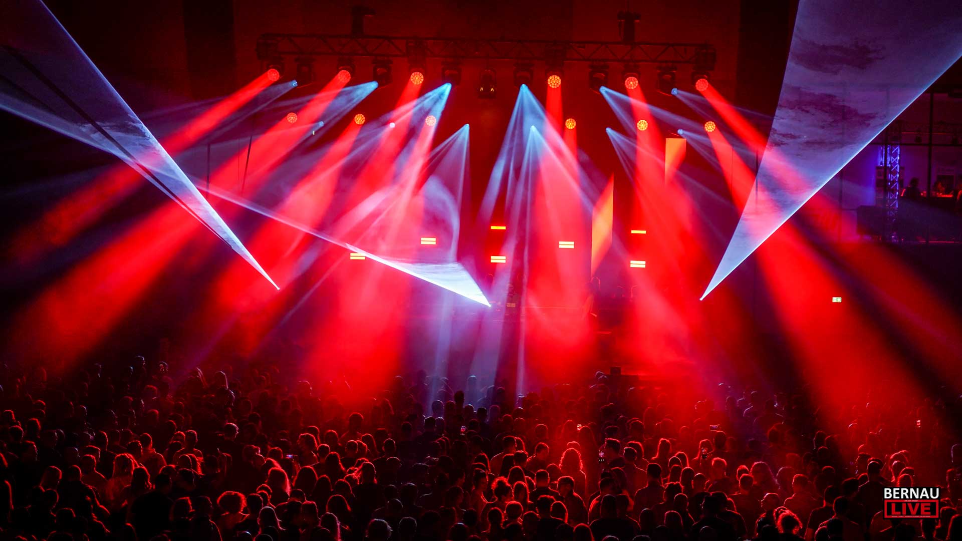 Full House in Bernau: Das Beben der Rave Nation & das Brüllen von HeavySaurus! 9 Bernau LIVE