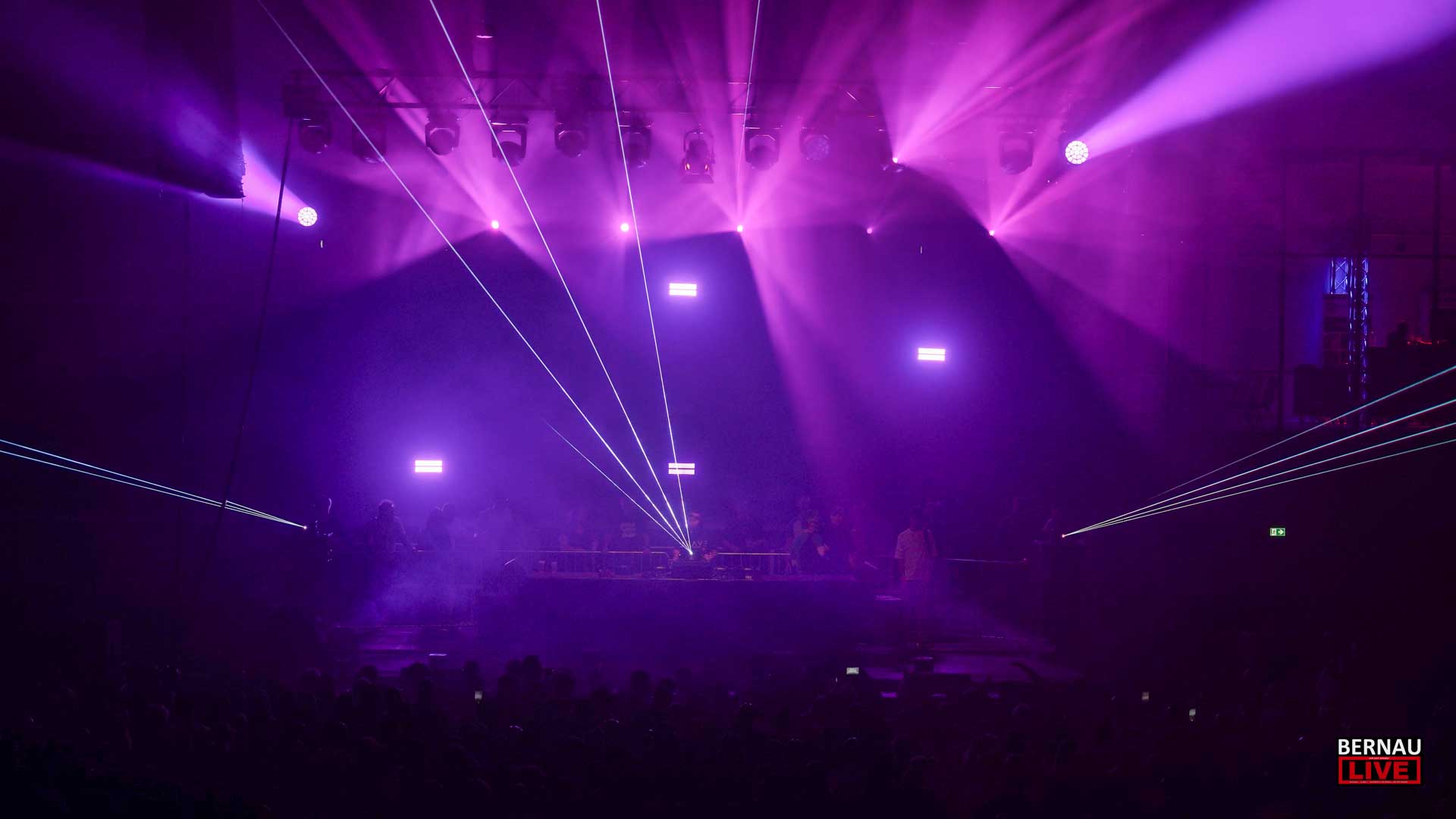 Full House in Bernau: Das Beben der Rave Nation & das Brüllen von HeavySaurus! 4 Bernau LIVE