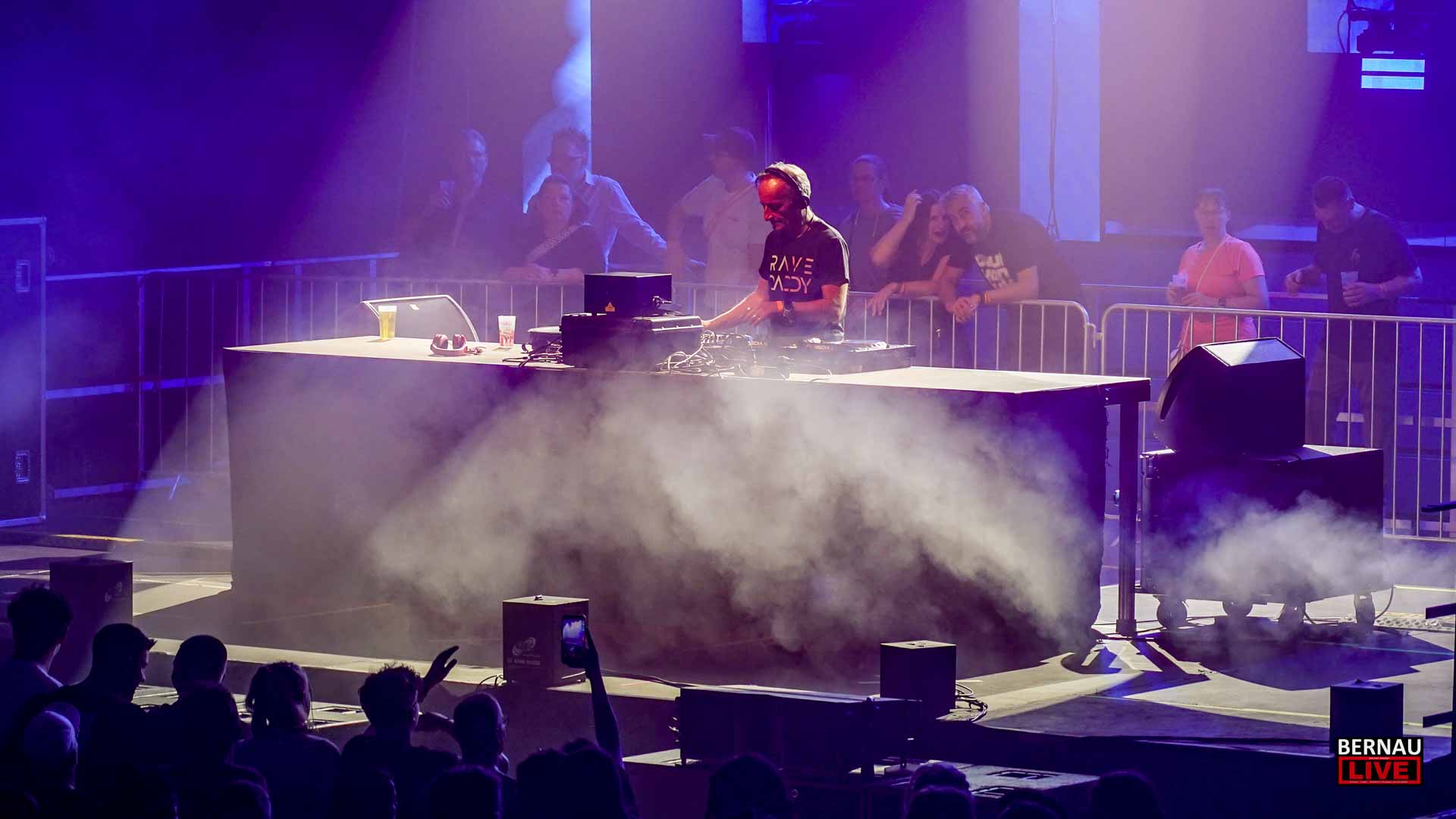 Full House in Bernau: Das Beben der Rave Nation & das Brüllen von HeavySaurus! 3 Bernau LIVE