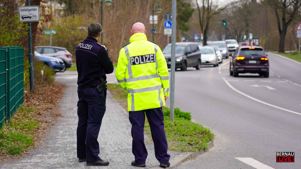 Bernau: Polizei kontrolliert Schulweg an Gefahrenschwerpunkt 2 Bernau: Polizei kontrolliert Schulweg an Gefahrenschwerpunkt