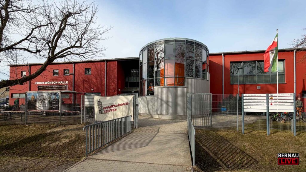 Kampfkunst statt Kaffeeklatsch: Internationales Schwertkämpfertreffen Bernau 5 Erich-Wünsch-Halle