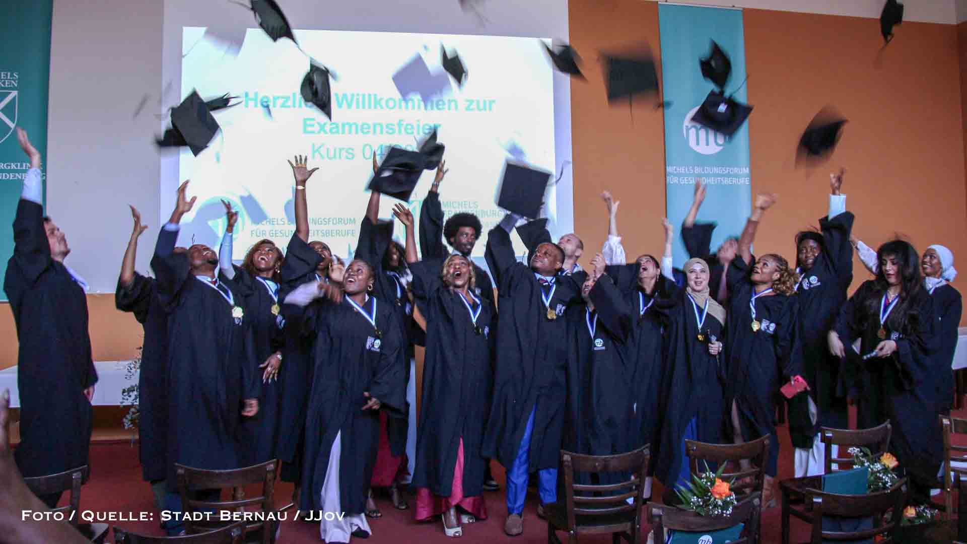 Glückwunsch: 19 neue Pflegefachkräfte feiern in Bernau ihren Abschluss 1 Glückwunsch: 19 neue Pflegefachkräfte feiern in Bernau ihren Abschluss