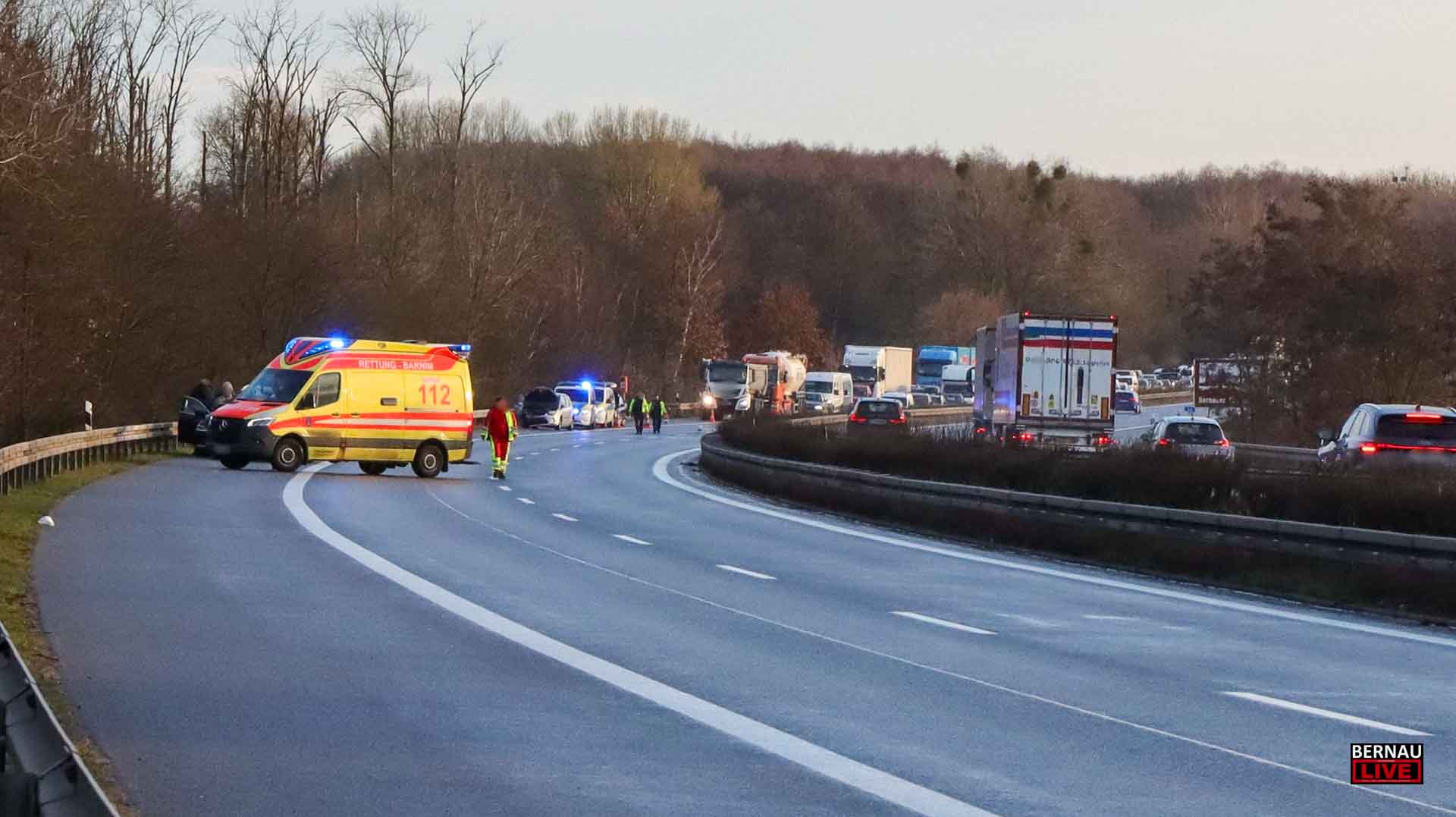 Bernau: Mehrere Verkehrsunfälle auf der A11 - Großeinsatz an Rettungskräften