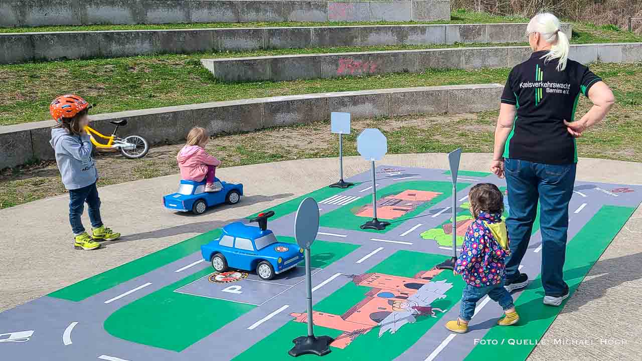 Blaulicht, Bobbycars und gute Stimmung: Bernaus Tag der Verkehrssicherheit