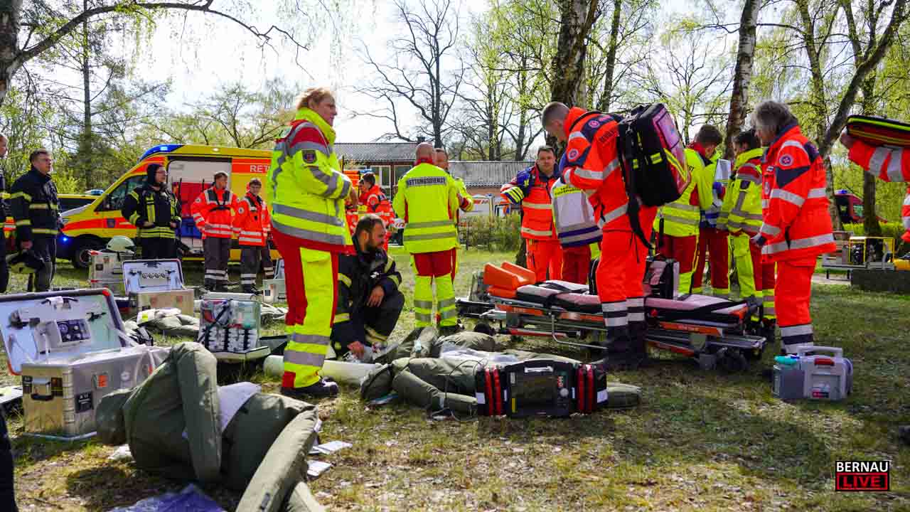 Erfolgreiche Großübung im Panketal: 89 Einsatzkräfte probten den Ernstfall