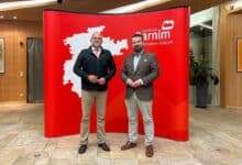 Landrat Daniel Kurth und Mitbewerber Matthaeus Mikolaszek