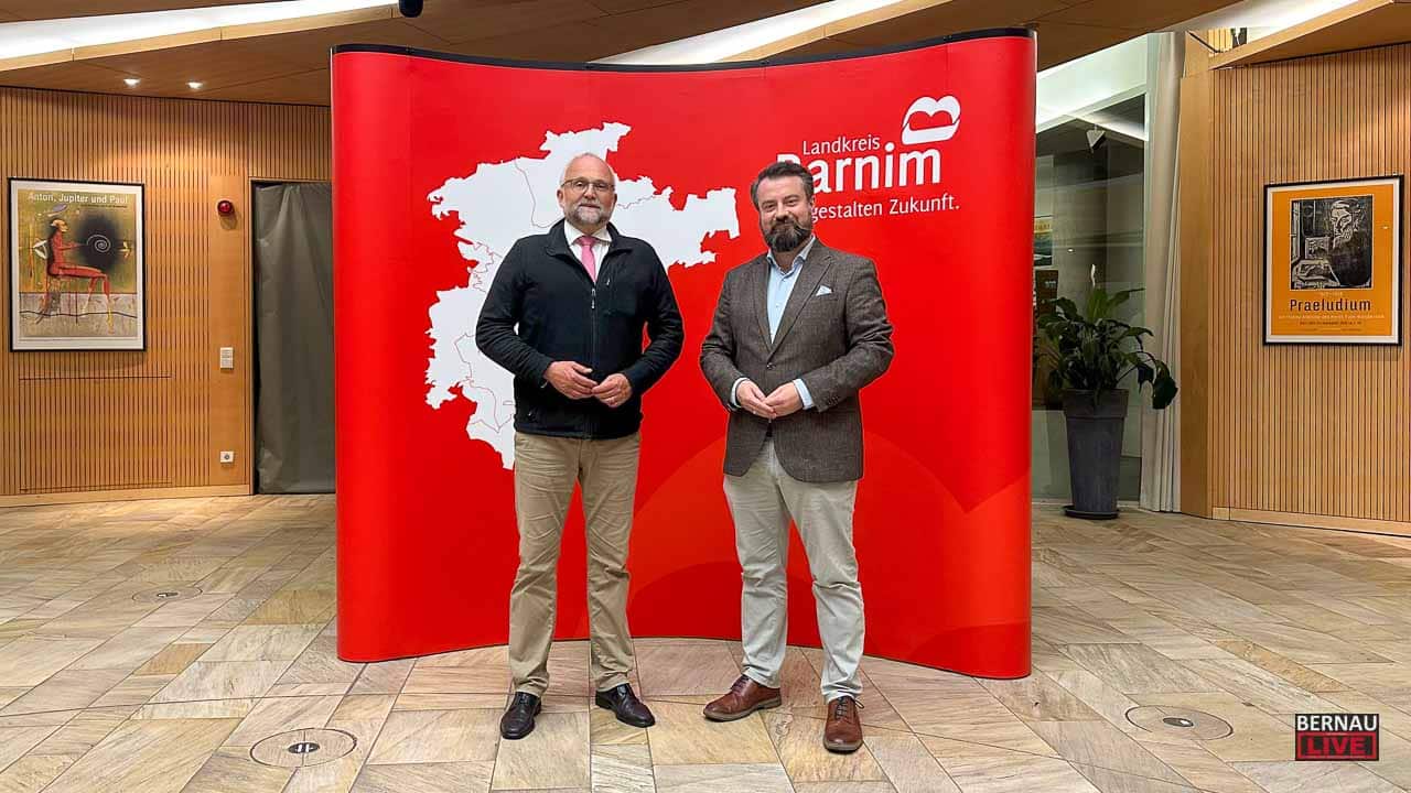 Landrat Daniel Kurth und Mitbewerber Matthaeus Mikolaszek