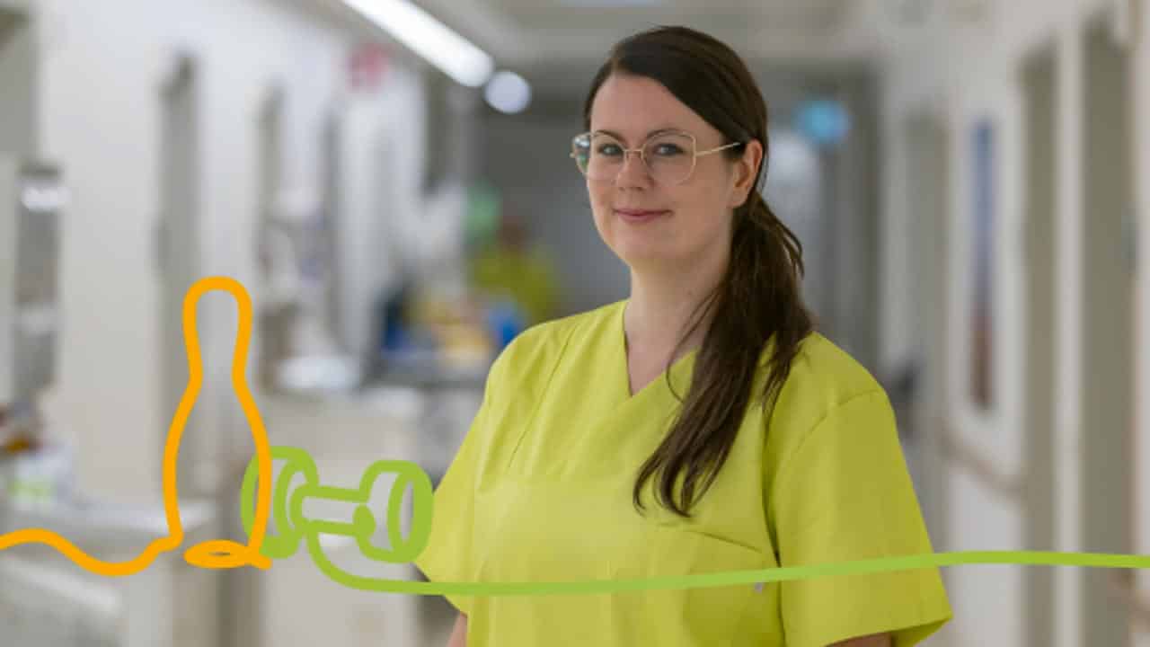 Auf dem Bild ist eine Physiotherapeutin am Immanuel Klinikum Bernau zu sehen.