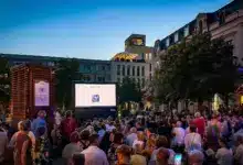Lauer Sommerabend, großes Open-Air Kino auf dem Marktplatz Bernau