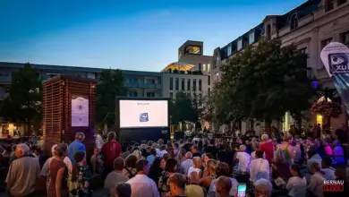 Lauer Sommerabend, großes Open-Air Kino auf dem Marktplatz Bernau
