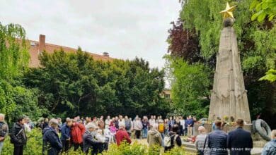 Gedenken mahnt zur Wachsamkeit: Bernau setzte ein Zeichen für Frieden und Demokratie
