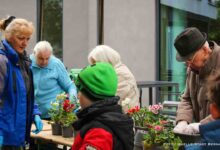 Herzensprojekt in Bernau: Grundschüler bringen Seniorenzentrum zum Blühen