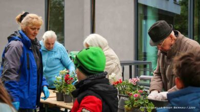 Herzensprojekt in Bernau: Grundschüler bringen Seniorenzentrum zum Blühen