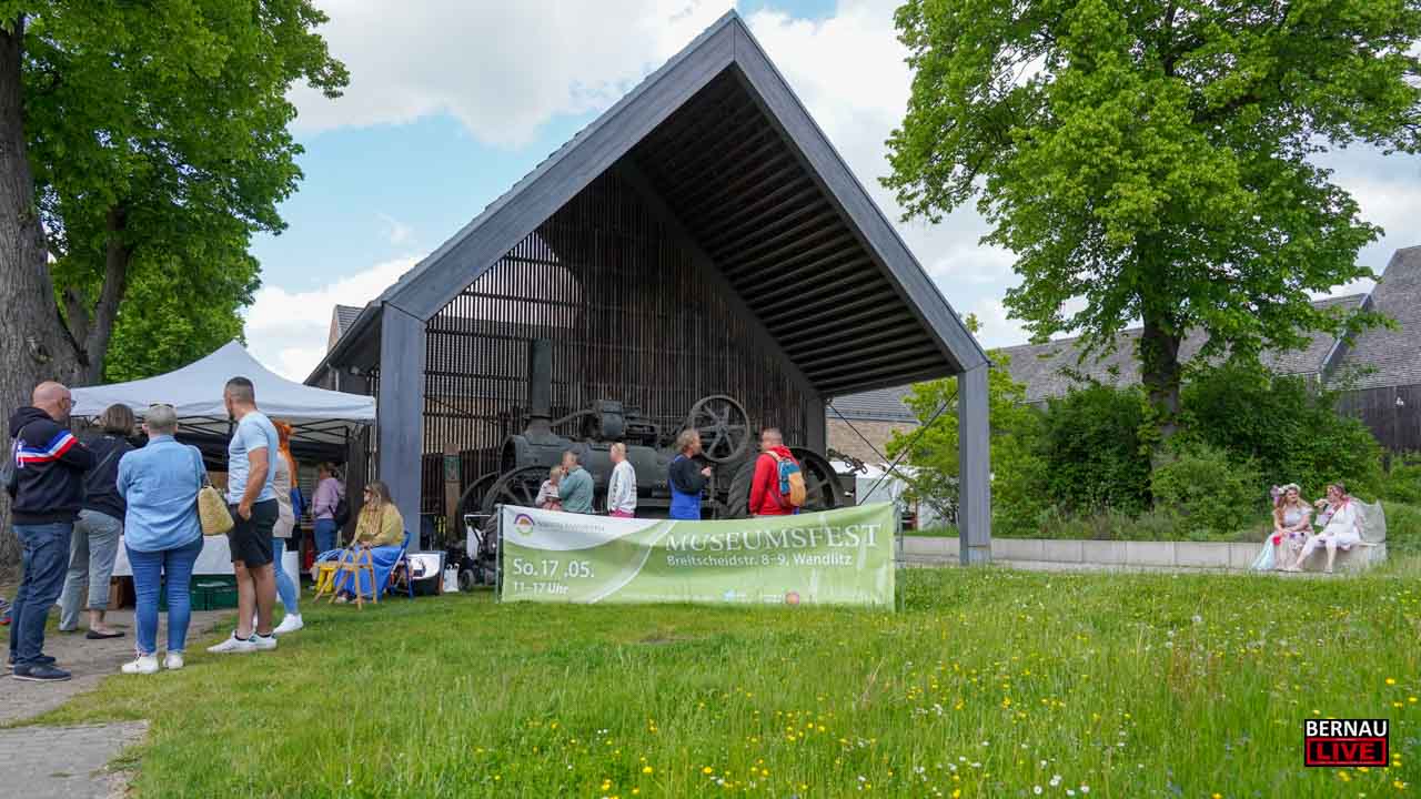 Wandlitz – Barnim: Bei bestem Frühlingswetter lockte das diesjährige Museumsfest am gestrigen Sonntag, dem 17. Mai 2026, zahlreiche Besucherinnen und Besucher in den historischen Dorfkern von Wandlitz.