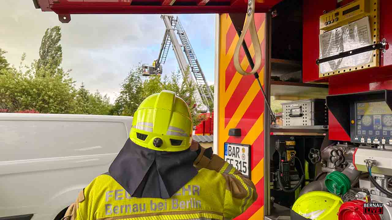 Aktuell: Großeinsatz der Feuerwehren in Bernau - Nibelungen