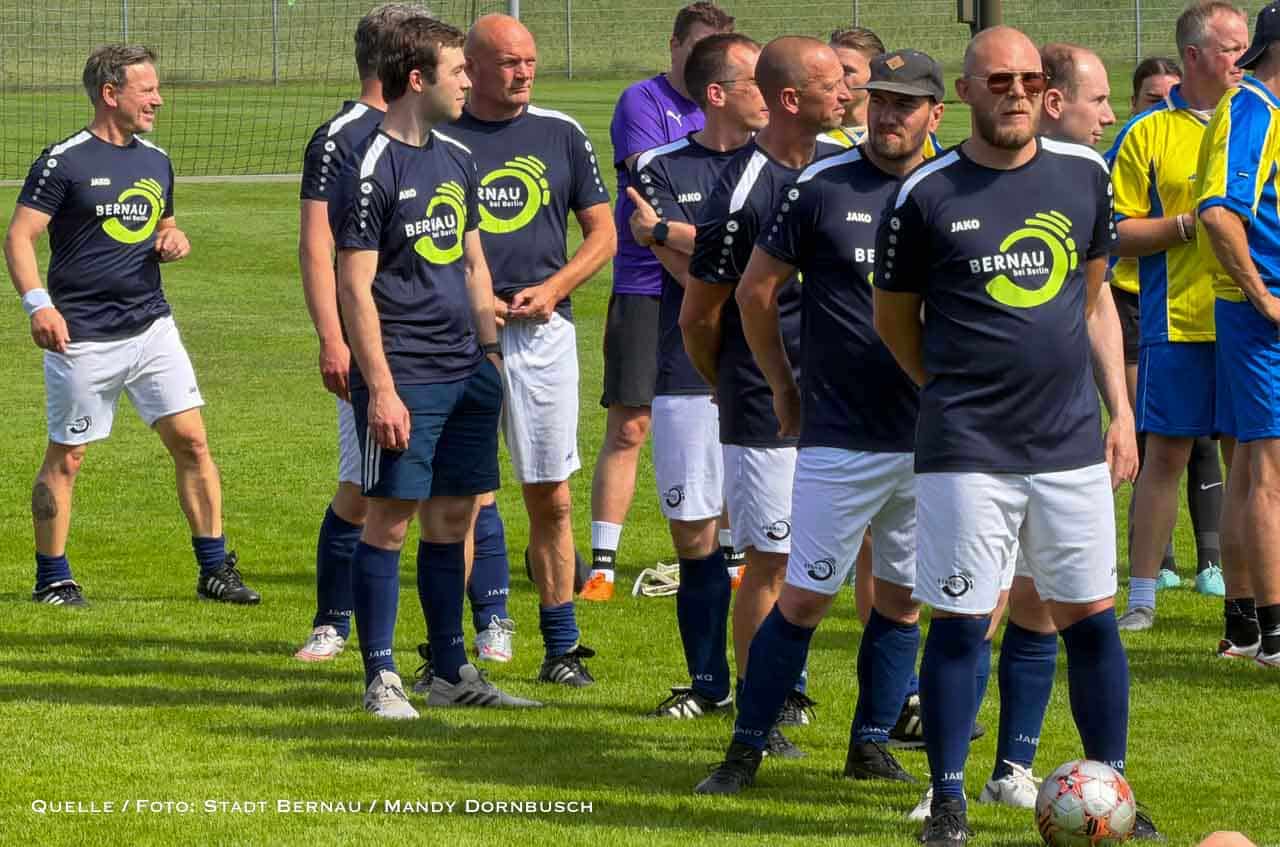 Stadt Bernau kickt beim „Cup der guten Hoffnung“ für den guten Zweck