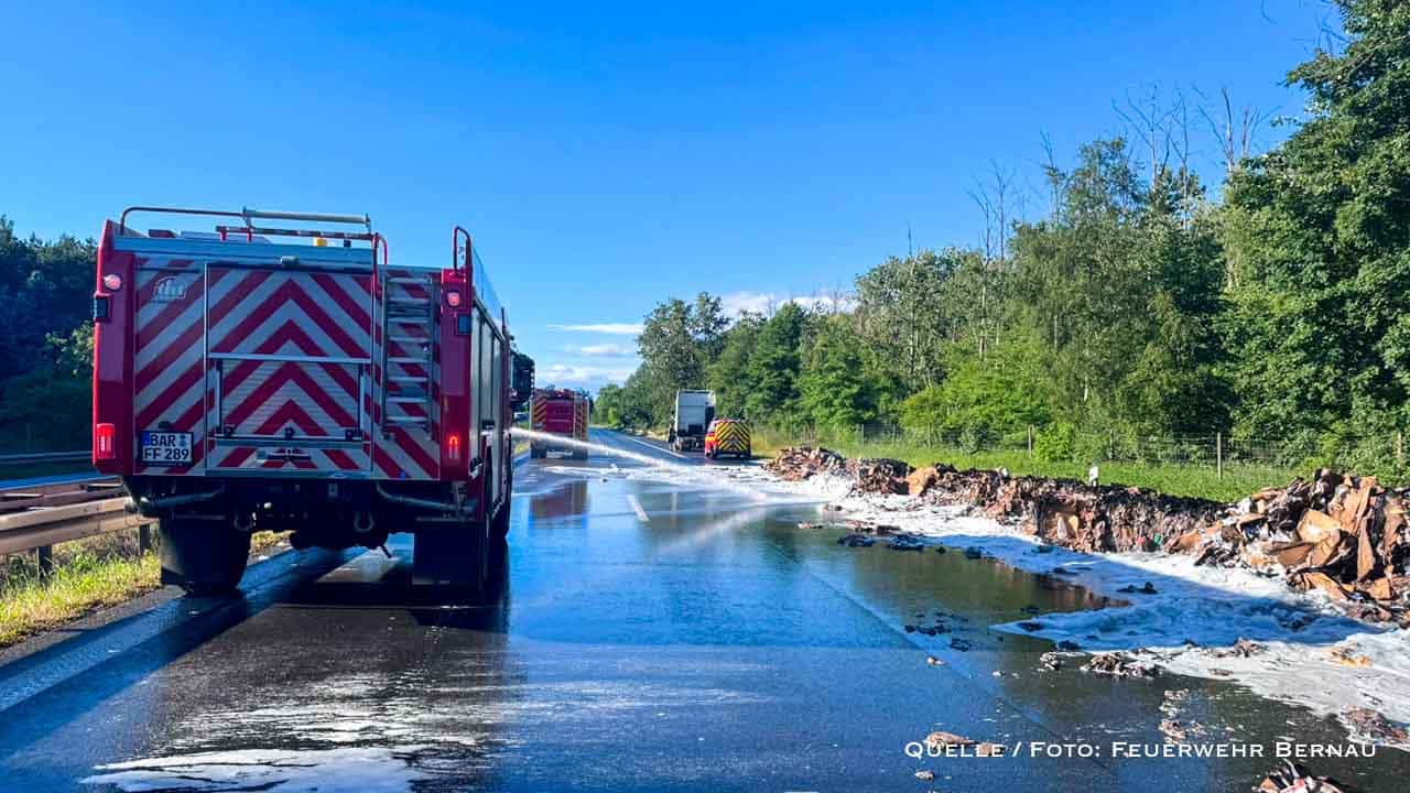 Lkw-Brand auf der A11 - Bernau Süd gelöscht - Vollsperrung aufgehoben!