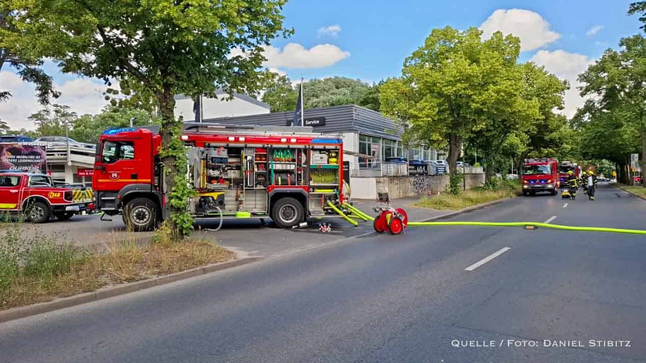 Feuerwehreinsatz in der Bernauer Mühlenstraße + Vollsperrung A11 Bernau Süd