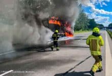 Lkw-Brand auf der A11 in Höhe Bernau Süd - Vollsperrung dauert an