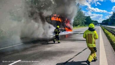 Lkw-Brand auf der A11 in Höhe Bernau Süd - Vollsperrung dauert an