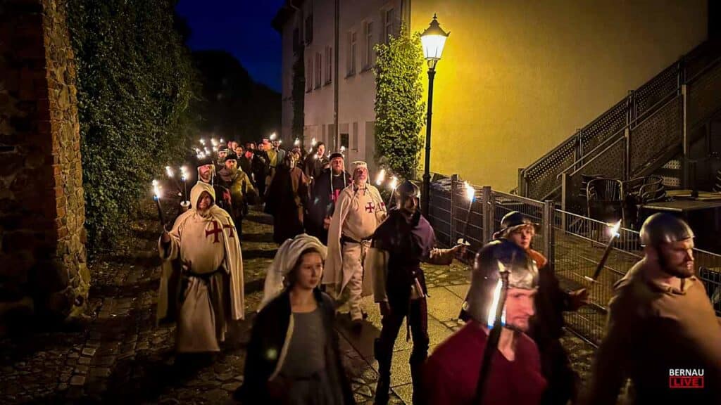 Hussitenfest Bernau: Fackelumzug und Feuerwerk läuten die Nacht ein