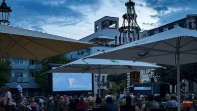 Gemütliches Kinoflair unter Sternen: Gelungener Open-Air-Kinoabend in Bernau