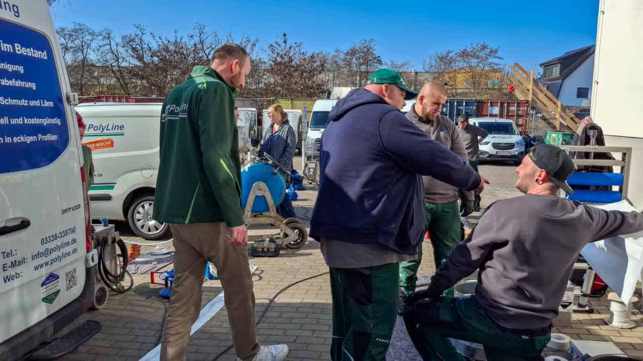 PolyLine Bernau: Bauhelfer (m/w/d) im Bereich Rohrsanierung - 4-Tage-Woche