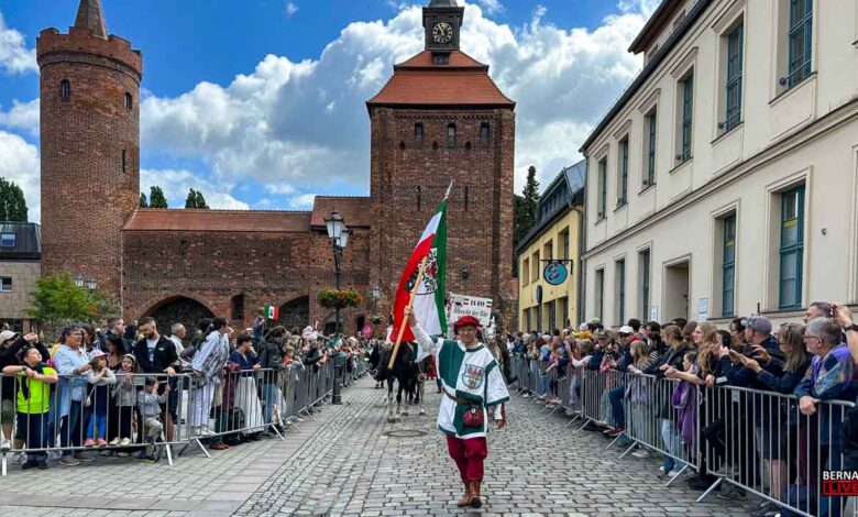 Großer Festumzug zum 33. Hussitenfest in Bernau gestartet