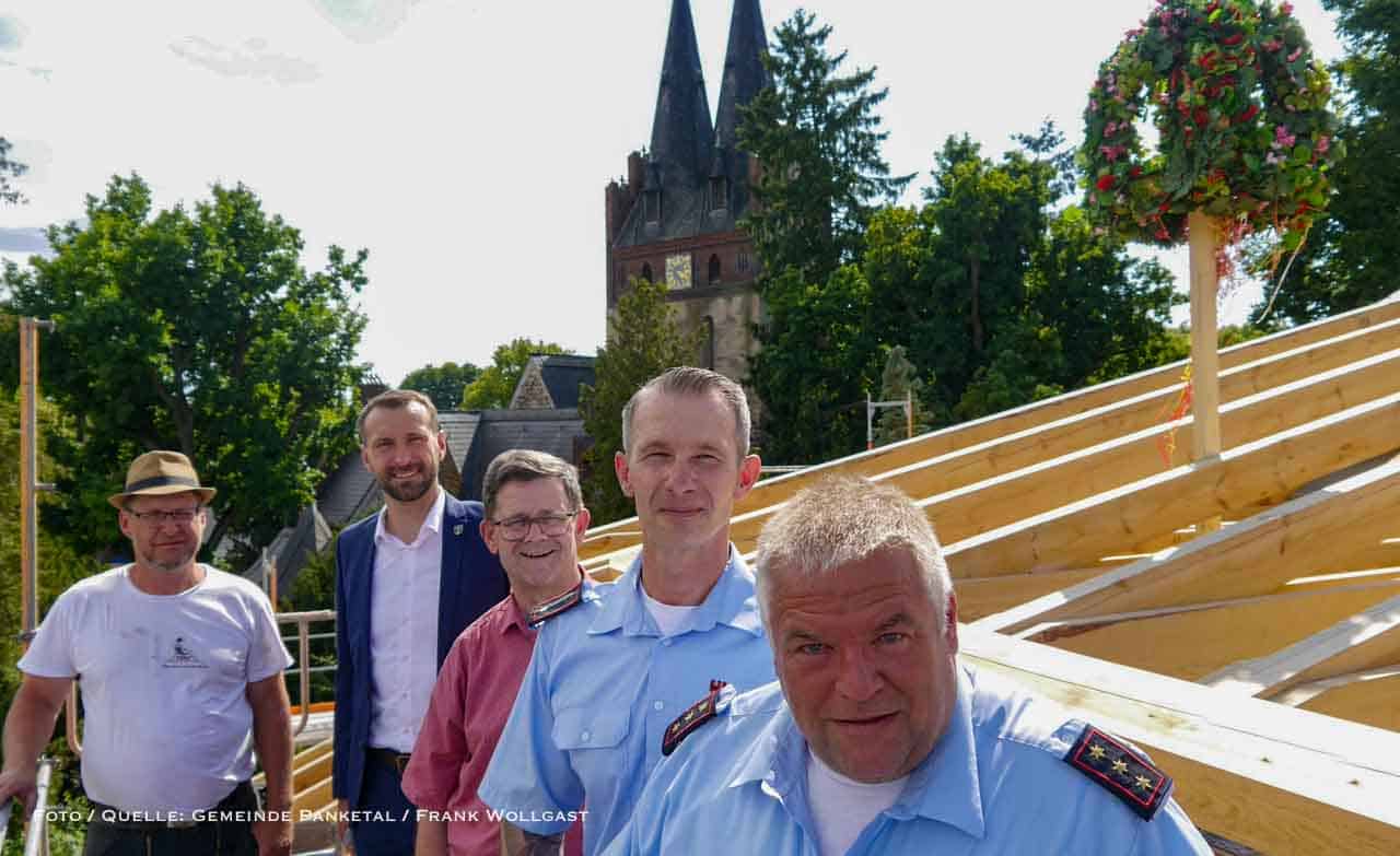 Zepernicker Feuerwache wird zukunftsfähig: Richtfest gefeiert