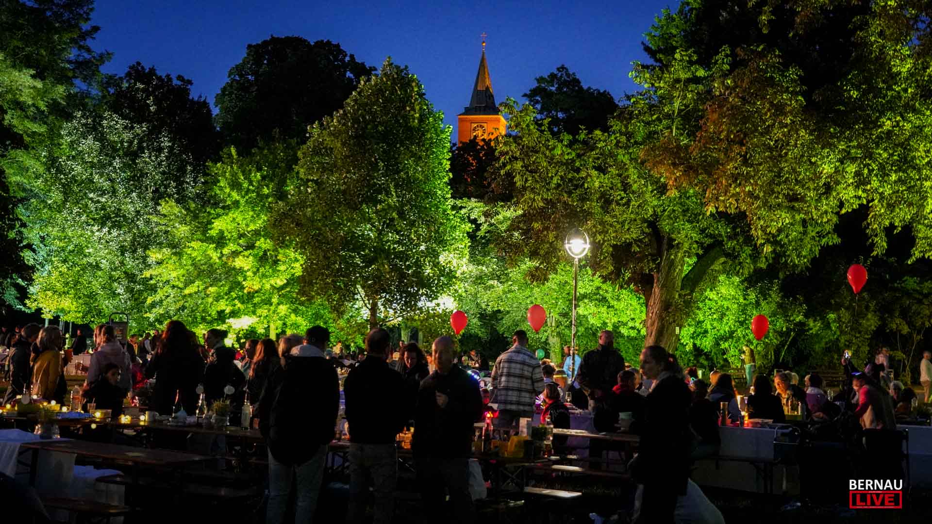 Gemeinschaft trotz Regenwolken: Bernau feiert ein tolles Dinner-Picknick
