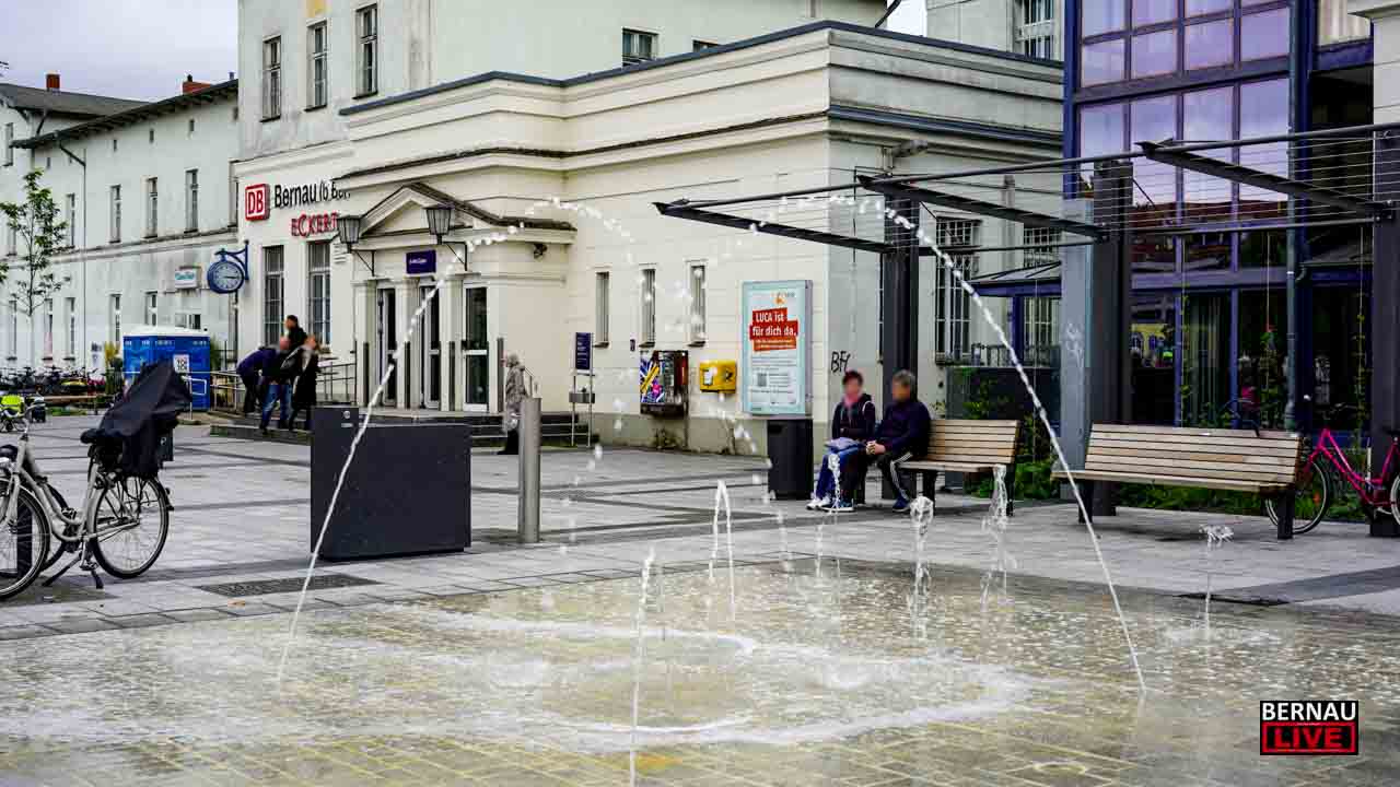 Wasserspiel am Bahnhof Bernau seit einigen Tagen in Betrieb