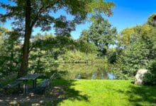 Bernau / Ladeburg: Ein entspannter Sonntag im Grünen und gute Gespräche in vertrauter Kulisse: Der Verein „Armenhaus Ladeburg – Verein für Dorfkultur e.V.“ lädt am 13. September zu einem gemeinsamen Frühstück an den Ladeburger Dorfteich ein.