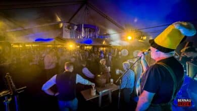 Dirndl, Tanz und Traunsteiner: Bernau blickt auf ein zünftiges 11. Oktoberfest zurück