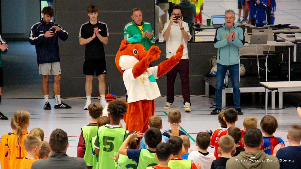 Tore, Spaß, Teamgeist: Premiere für den Barnike-Cup in der Sparkassen-Arena Bernau