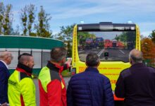 Barnimer Busgesellschaft nimmt neuen Rettungsbus in Bernau in Betrieb