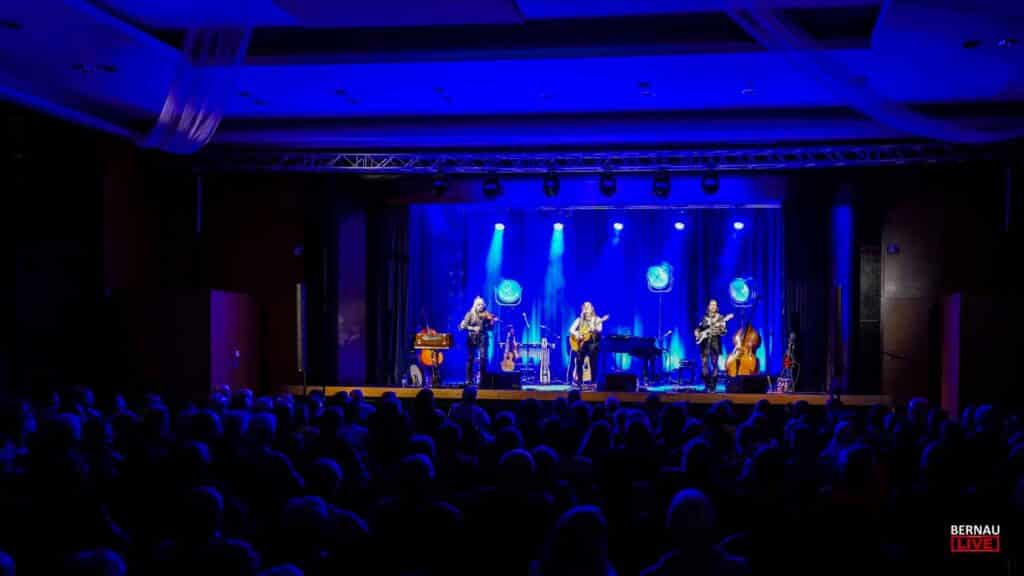 Magie im Kerzenschein der Musik: Wie „The Joni Project“ Bernau verzauberte